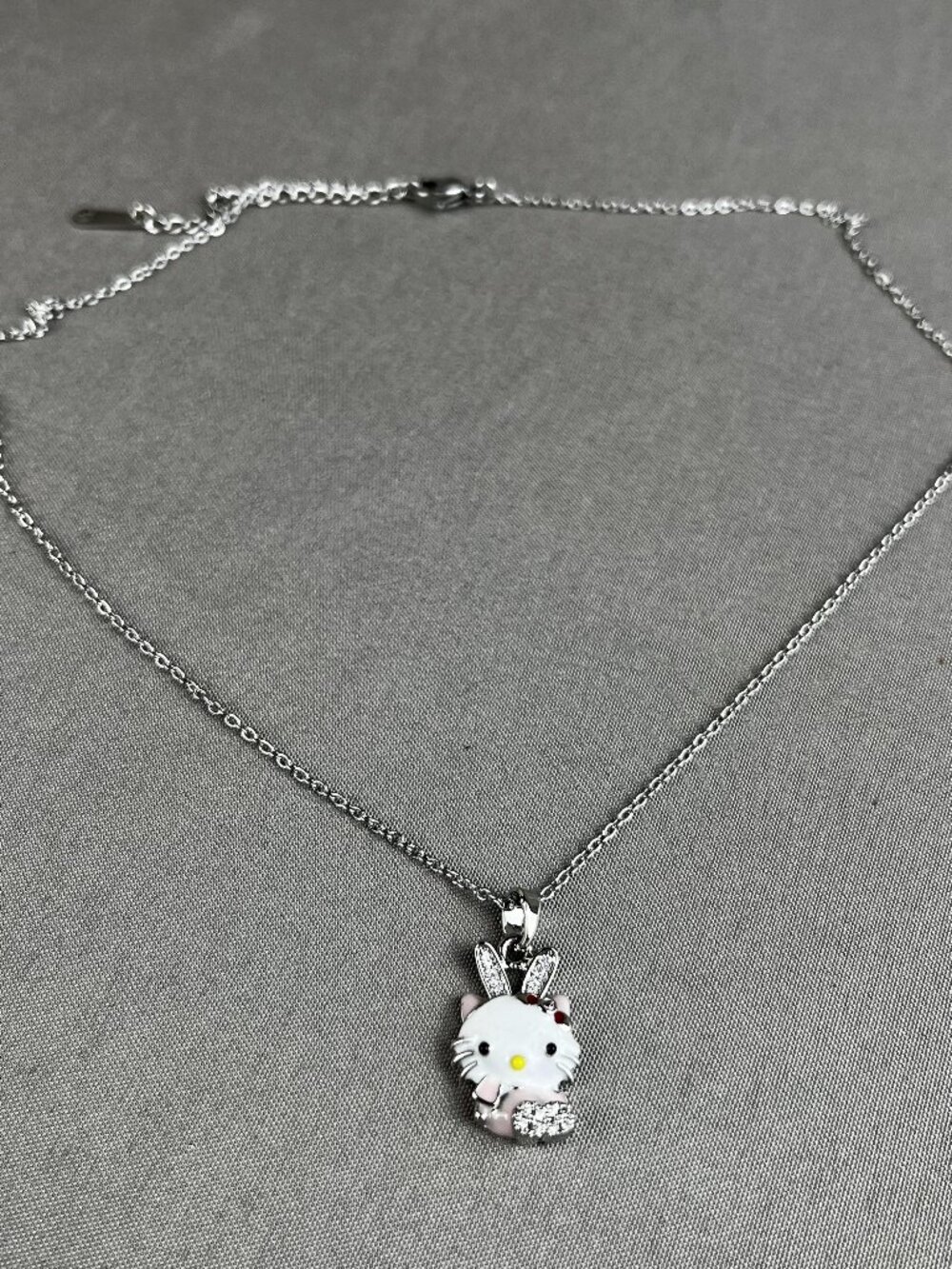 Hello Kitty necklace in silver